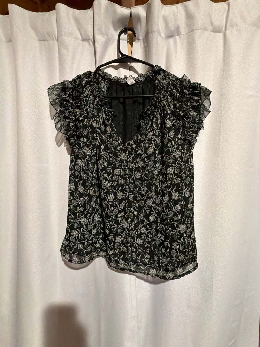 Old Navy Black Floral Chiffon Ruffle Short Sleeve Keyhole Top
